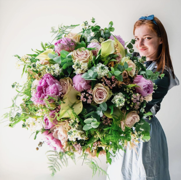 HOW TO CREATE A SIMPLE FLOWER BOUQUET